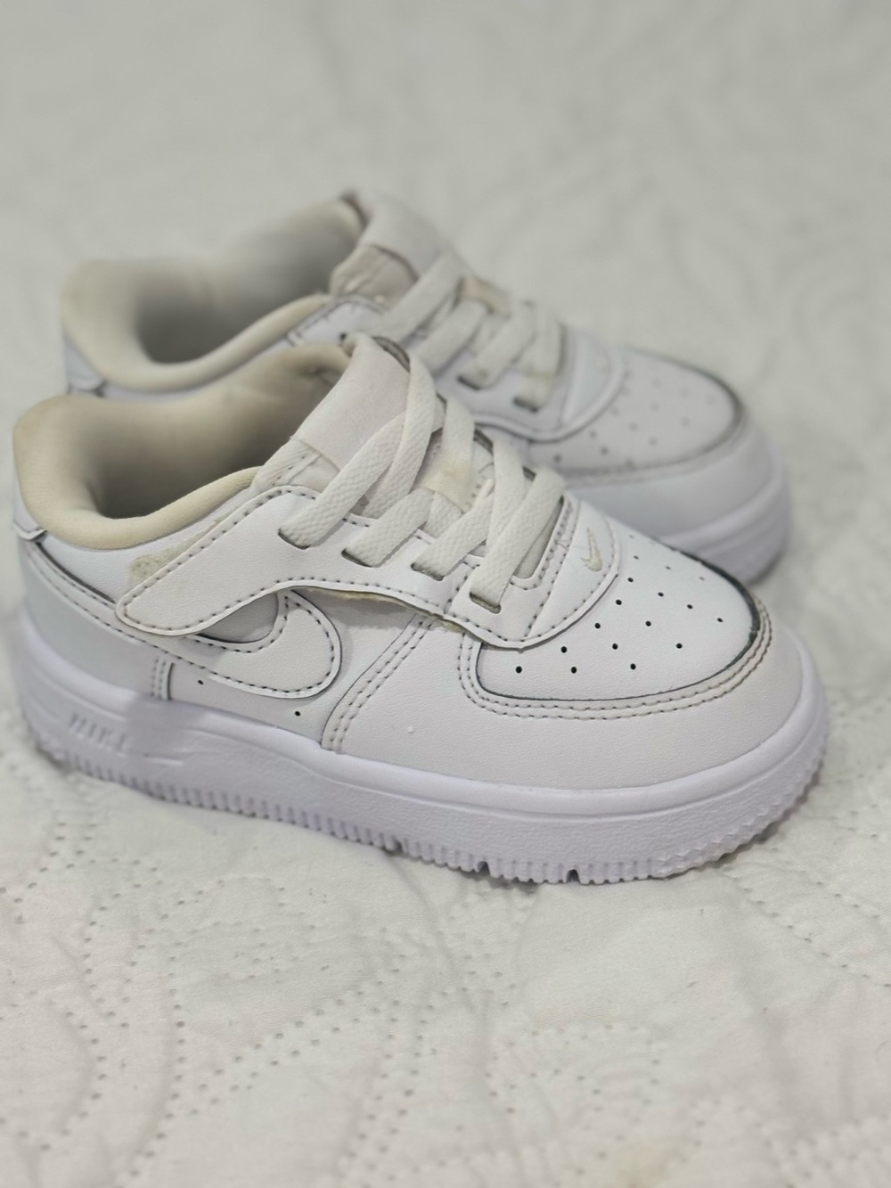 Nike Kids White Low-Top Sneakers with Hook-and-Loop Strap